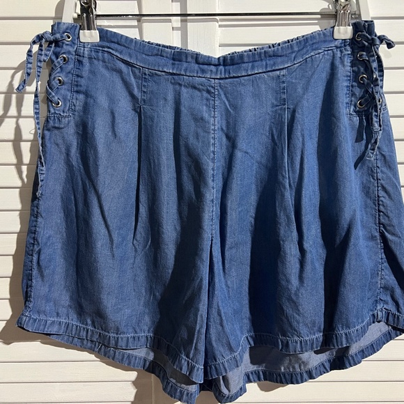 DENIM CO - Size 12 - Denim Shorts - Detailed Side Ties - Picture 3 of 8